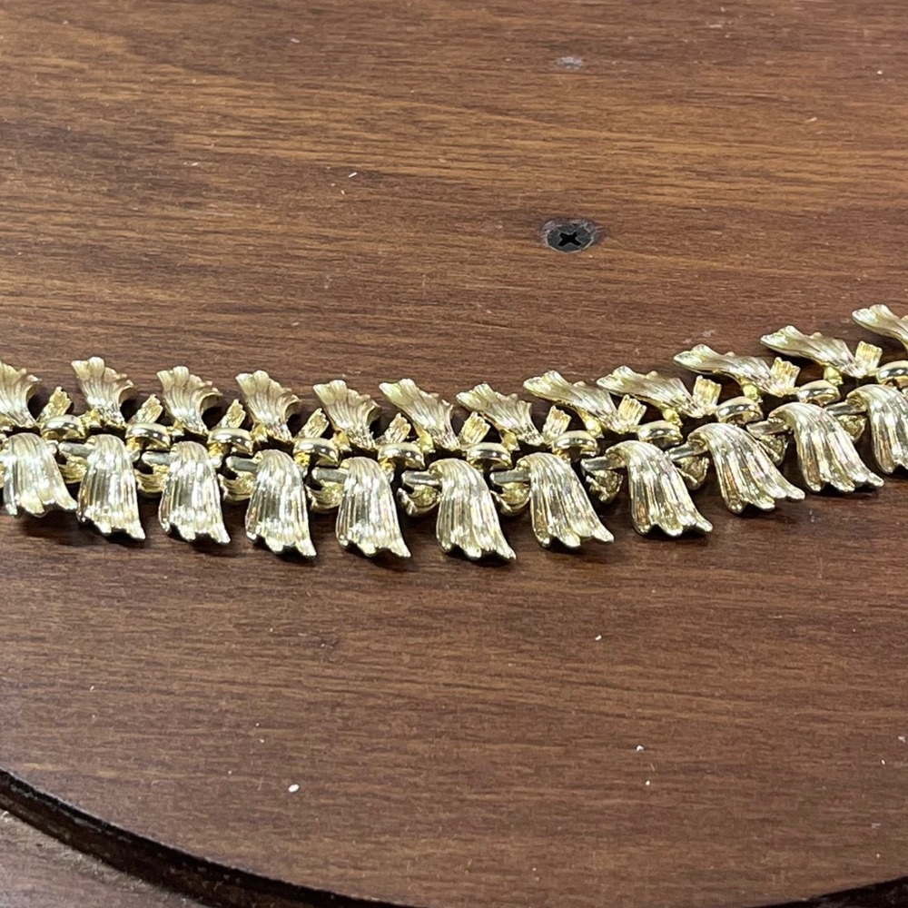 Vtg Lisner Gold Tone Textured Leaf Link Bracelet Mid Century Signed Jewelry